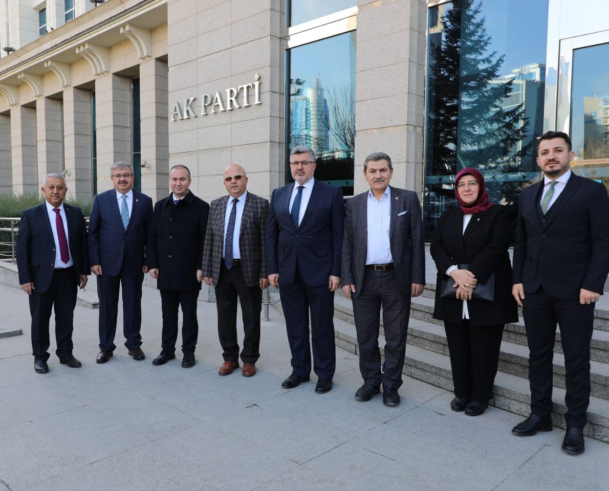 AK Parti Milletvekili Ali Özkaya, Afyonkarahisar'da gelecek stratejilerini belirlemek için toplantıya katıldı.