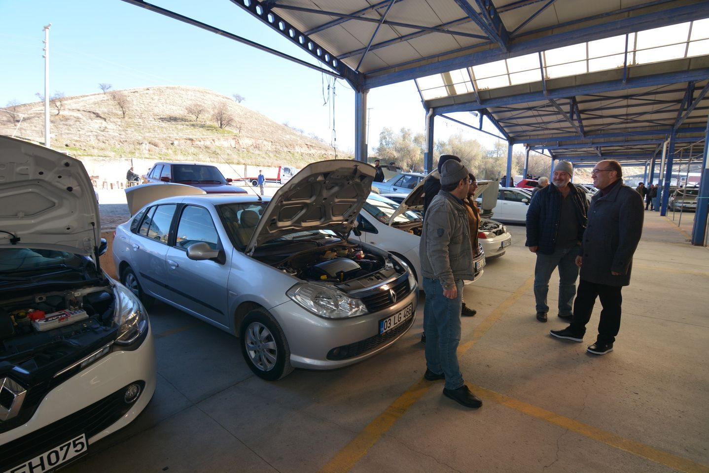 Sandıklı'da Halka Açılan Yeni Araba Pazarı Başarıyla Hizmete Açıldı
