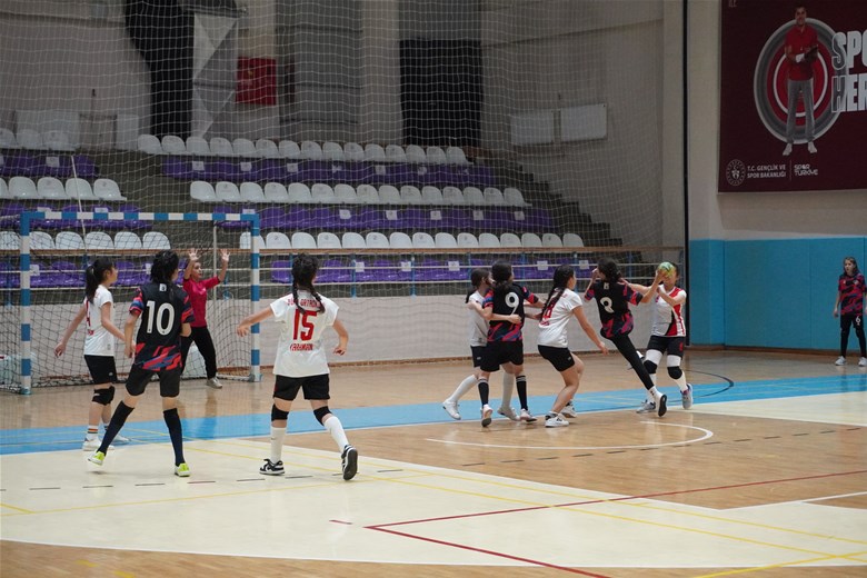 Afyonkarahisar'da Okul Sporları Hentbol Grup Müsabakaları Start Aldı