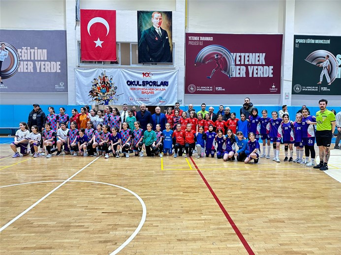 Afyonkarahisar'da Okul Sporları Hentbol Küçükler müsabakaları sona erdi