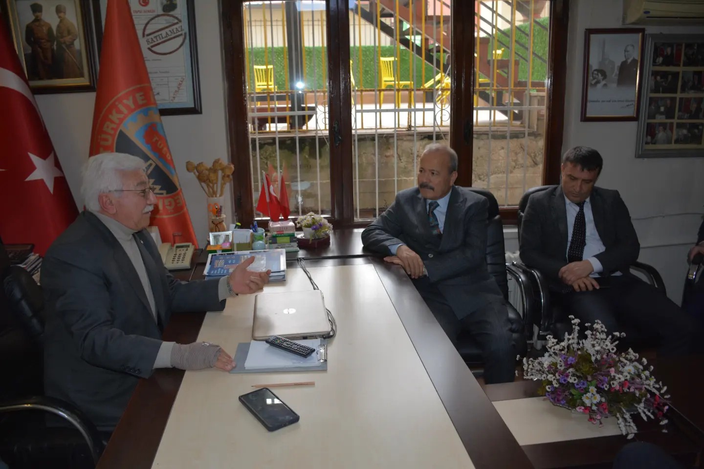 MHP Milletvekili Mehmet Taytak, Afyonkarahisar'da Emekliler Derneği'ni ziyaret etti