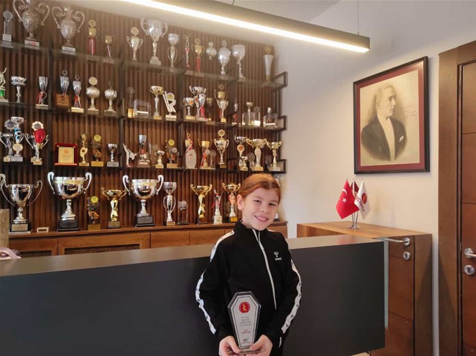 Afyonkarahisarlı sporcularından Hafsa Zehra Çınar ve İsmail Doruk Kocagöz Tenis Turnuvasında başarı sağladı.