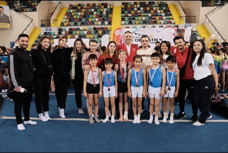 Balıkesir'deki Kuva-yi Milliye 6. Bölge Şampiyonasında Afyonkarahisar takımları başarılı oldu