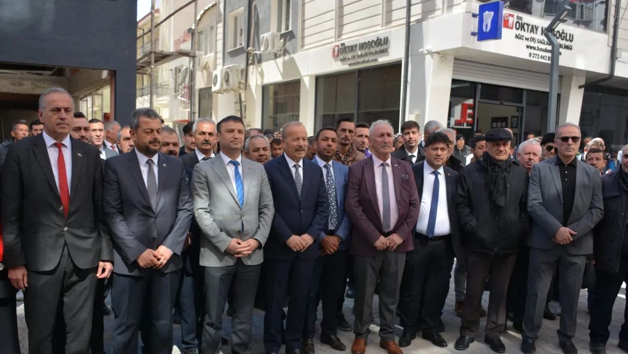 MHP, Afyonkarahisar'da yeni bir seçmen iletişim merkezinin açılışını gerçekleştirdi.