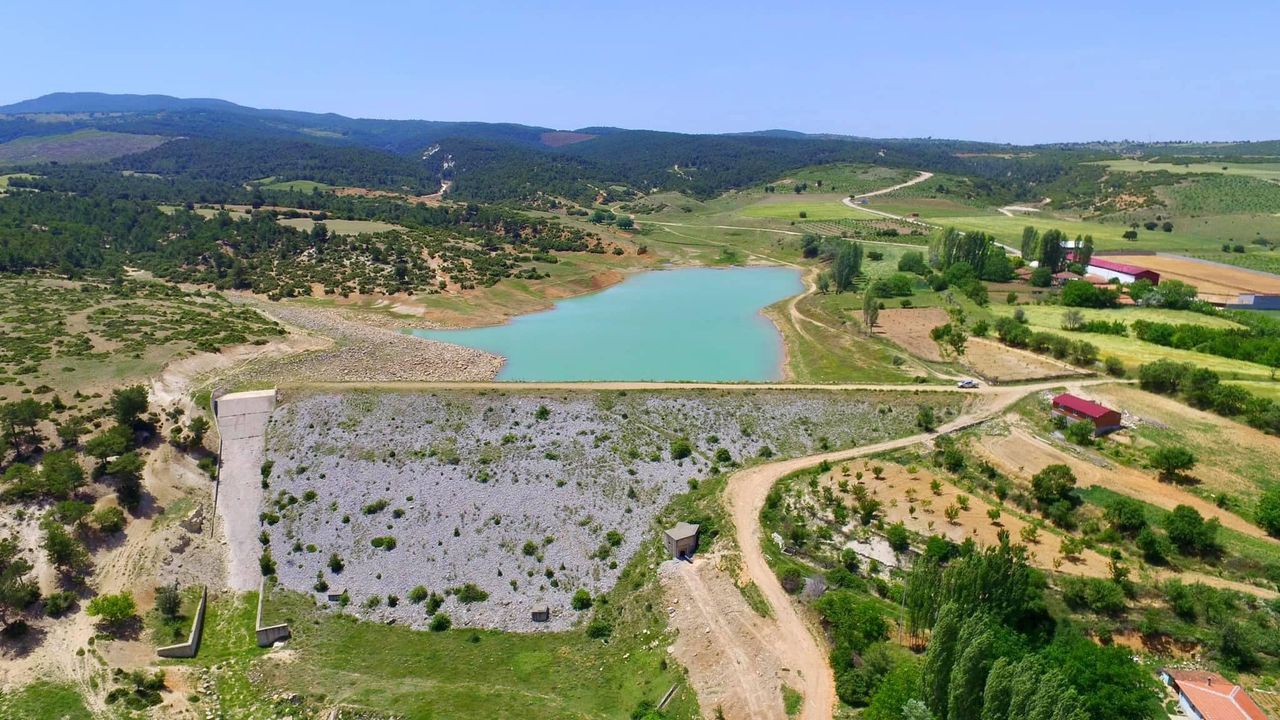 Dinar Pınarlı Göleti'nin Sulama Sistemi Yenilendi
