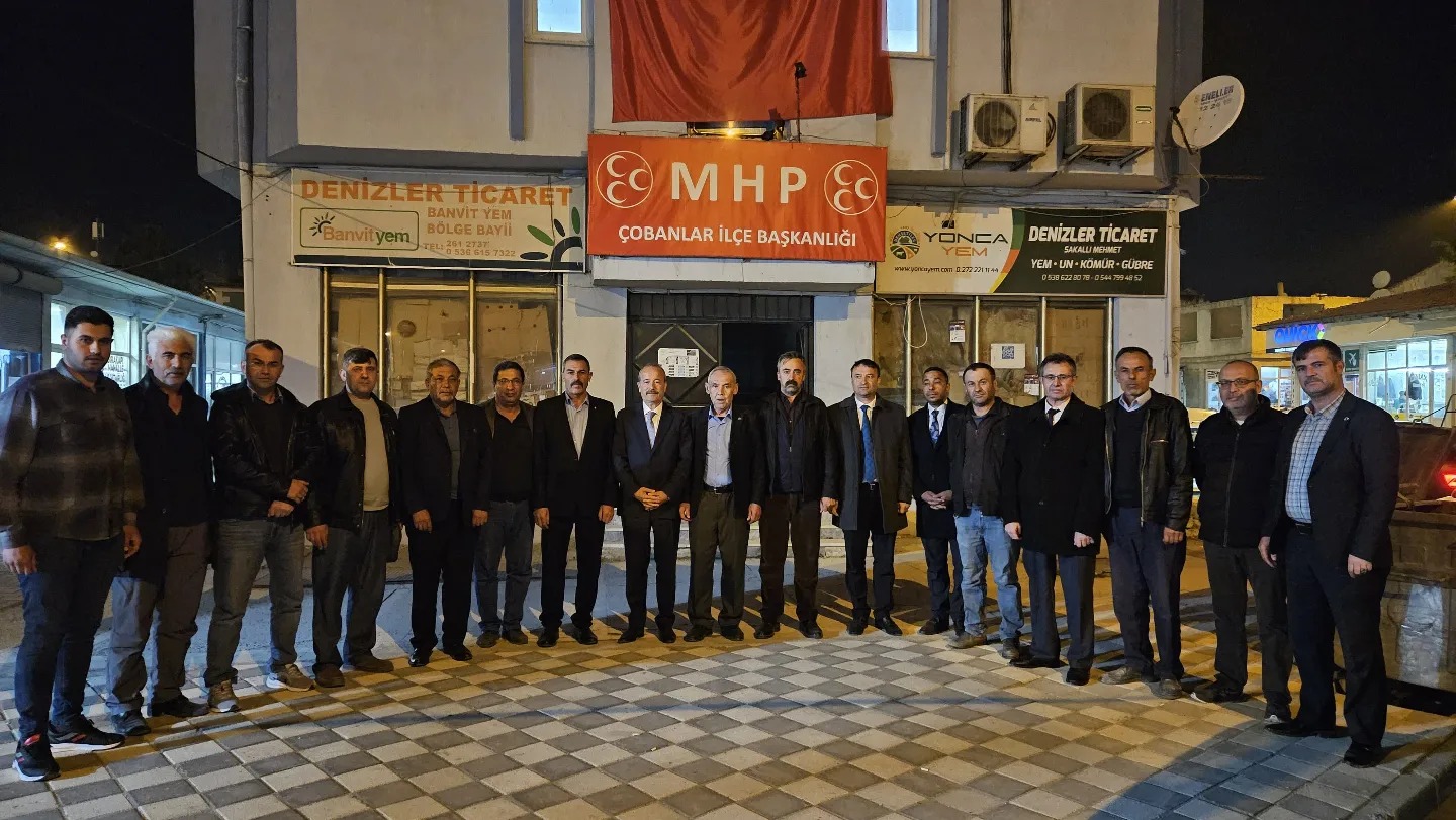 MHP Genel Başkanı Devlet Bahçeli, Afyonkarahisar'da Çobanlar ilçesinde parti teşkilatını ziyaret etti.