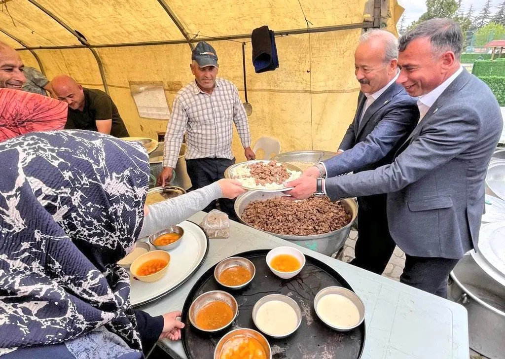 Afyonkarahisar'da MHP Milletvekili Mehmet Taytak önderliğinde bayram buluşması