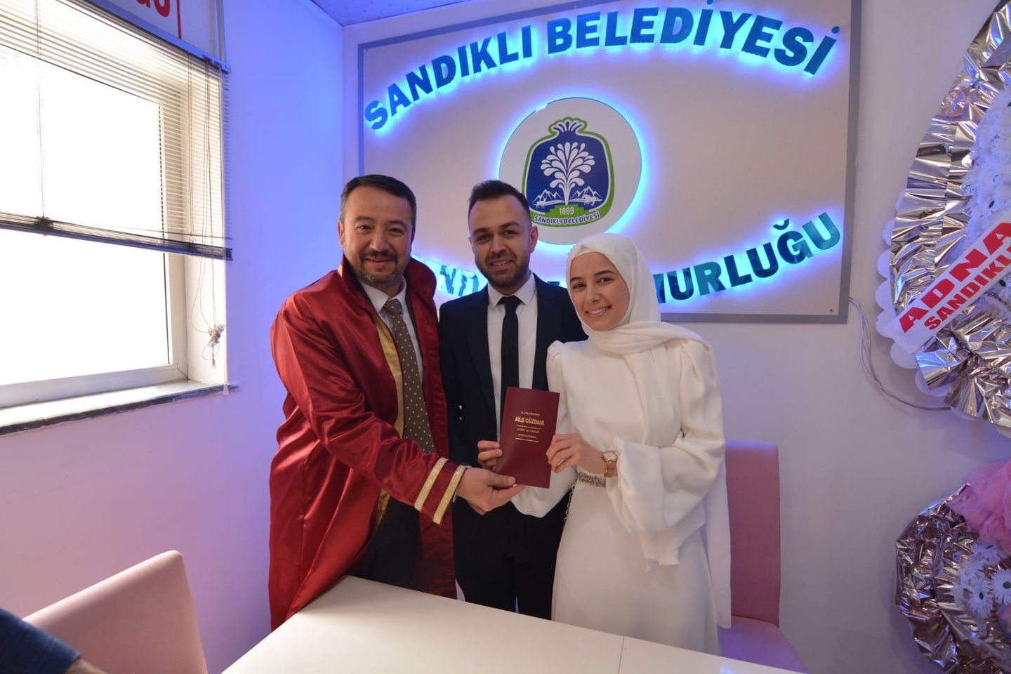 Belediye Başkanı, Genç Çiftin Mutlu Gününde Nikah Memuru Oldu