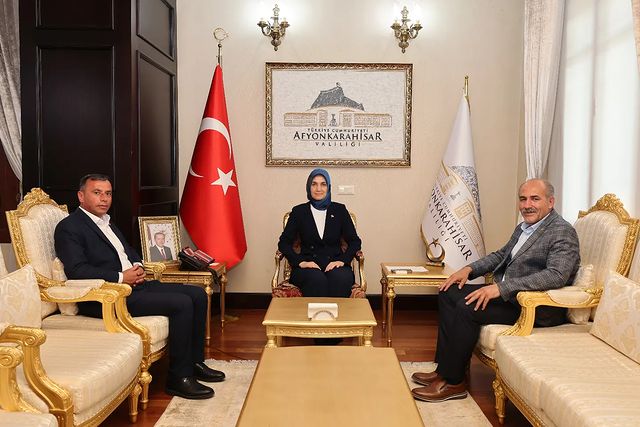 Afyonkarahisar Valisi Doç. Dr. Kübra Güran Yiğitbaşı, İlçe Belediye Başkanlarını Ağırladı