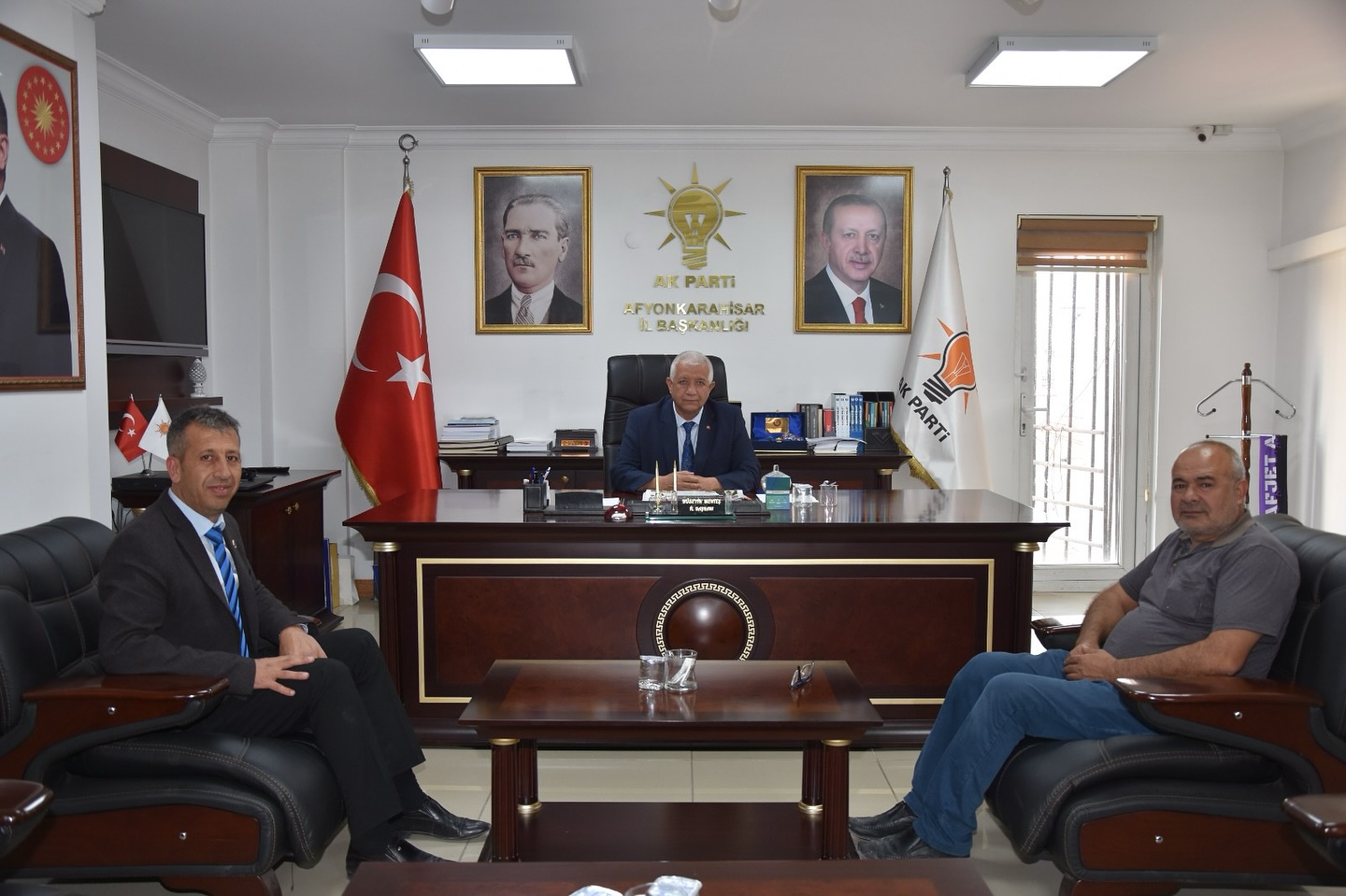 Belediye Başkanı Zülkarni Davas, İl Başkanı Hüseyin Menteş'i Ziyaret Etti