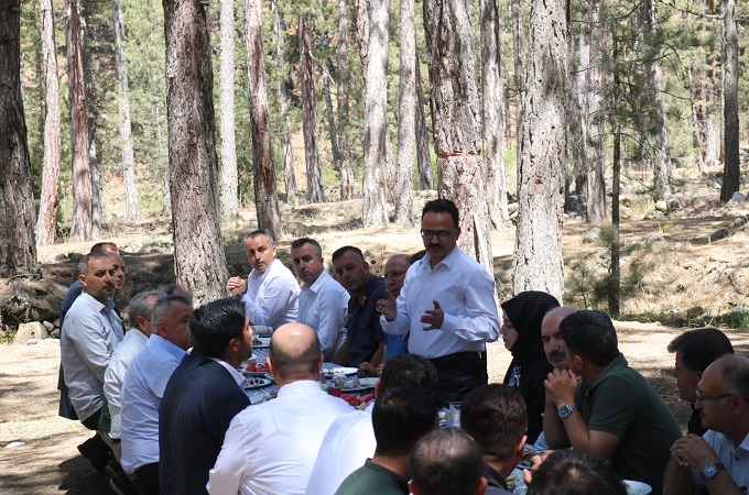 Gediz Kayamakamlığı Köylere Hizmet Götürme Birliği Başkanlığı ve Çukrören Muhtarlığı Tarafından Yapılan Mesire ve Şelale Yürüyüş Alanlarına Toplantı ve Tanıtım Gezisi Gerçekleştirildi